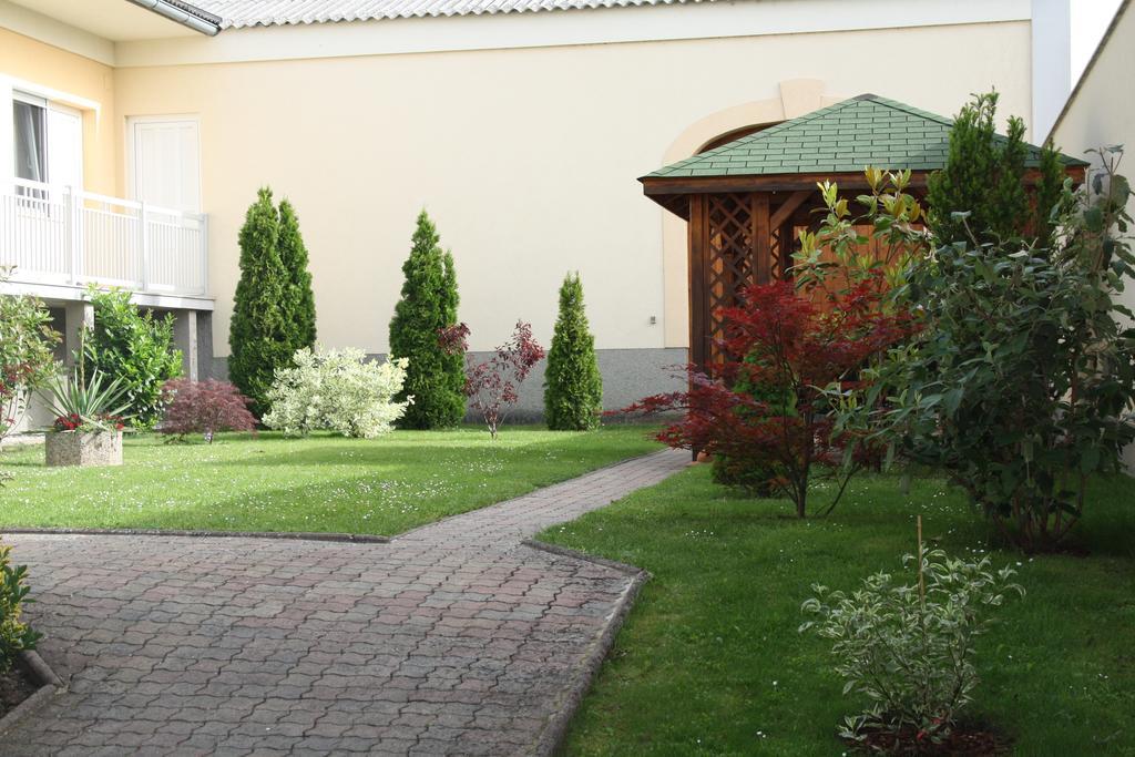 Gaestehaus Zum See Illmitz Buitenkant foto